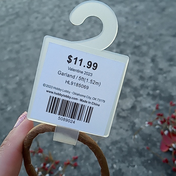 Heart garland 5ft long 2 strands - Picture 3 of 4